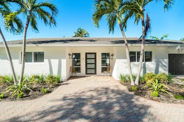 Lighthouse Manor, 3731 NE 23rd Ave, Lighthouse Point, Florida 33064, image 1