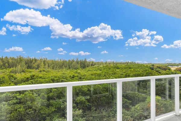 One Fifty One At Biscayne, 15051 Royal Oaks Ln #606, North Miami, Florida 33181, image 3