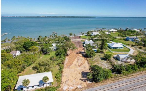 1033 S Indian River Dr, Fort Pierce, Florida 34950, image 1