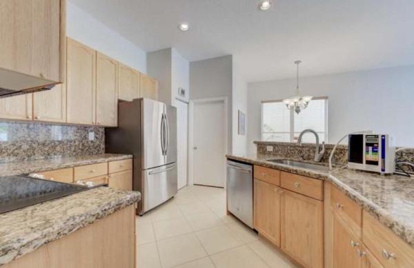 Superior At Lakes Of Laguna, 5012 Victoria Cir, West Palm Beach, Florida 33409, image 2