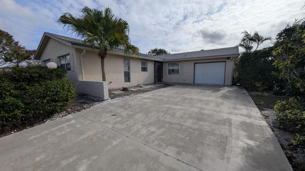 Lucerne Lakes North, 7106 Pine Bluff Dr, Lake Worth Beach, Florida 33467, image 1