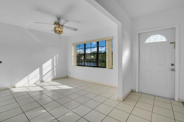 Weybridge Townhomes, 116 Weybridge Cir #B, Royal Palm Beach, Florida 33411, image 2