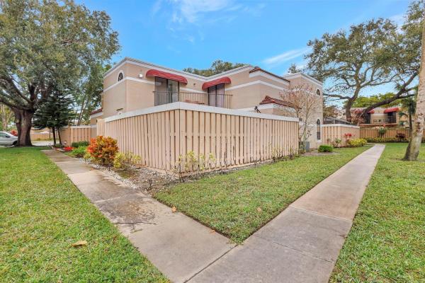 Chateau Wood, 4310 Village Dr #D, Delray Beach, Florida 33445, image 1