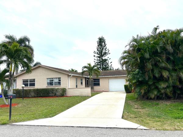 Lucerne Lakes North, 7222 Pine Manor Dr, Lake Worth Beach, Florida 33467, image 1