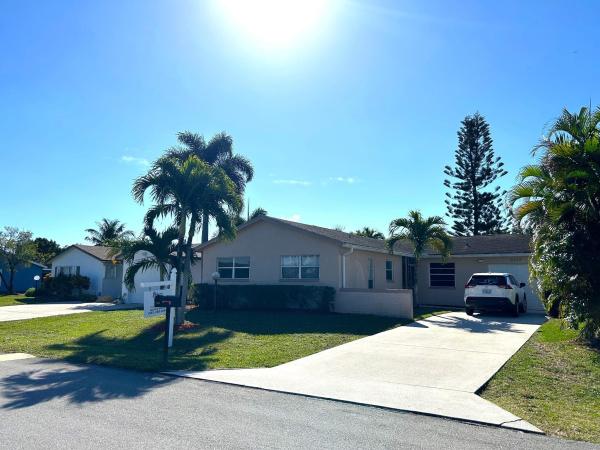 Lucerne Lakes North, 7222 Pine Manor Dr, Lake Worth, Florida 33467, image 1