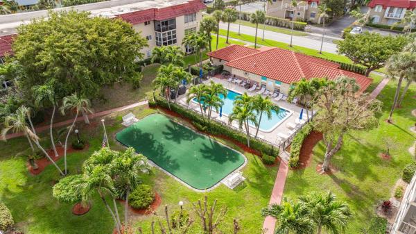South Gardens Of Deerfield Beach, 750 SE 6th Avenue Ave #221, Deerfield Beach, Florida 33441, image 1