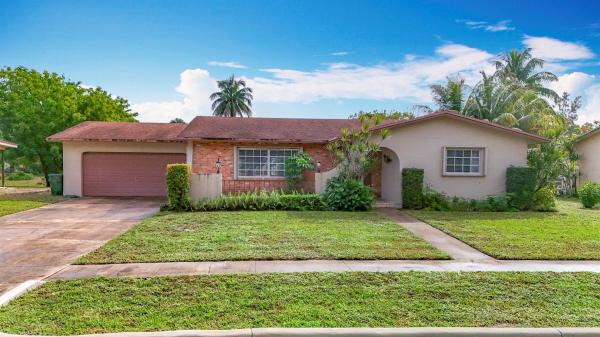 Coconut Creek No HOA, 250 Lake Dr, Coconut Creek, Florida 33066, image 1