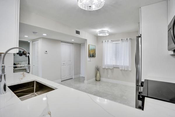 Huntington Lakes 3, 7185 Huntington Ln #304, Delray Beach, Florida 33446, image 1
