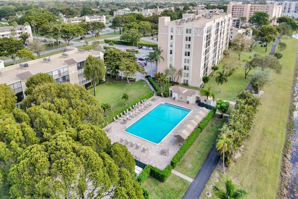 Huntington Lakes 3, 7185 Huntington Ln #304, Delray Beach, Florida 33446, image 2