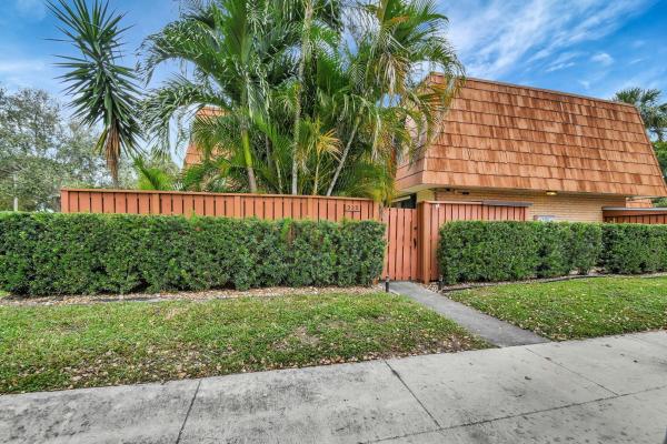 Sandalwood At Boynton Beach, 325 Live Oak Ln, Boynton Beach, Florida 33436, image 1