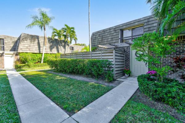 Glenwood Townhomes, 222 2nd Ter, Palm Beach Gardens, Florida 33418, image 1