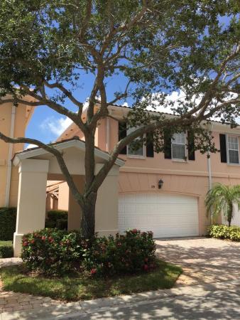 Tequesta Oaks, 28 Live Oak Cir, Tequesta, Florida 33469, image 1