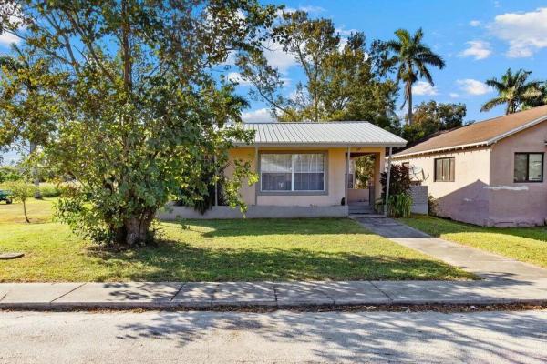 Pahokee No HOA, 261 Cypress Ave, Pahokee, Florida 33476, image 1