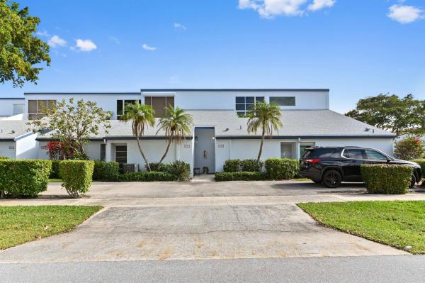 Castlewood Town Villas, 118 Castlewood Dr #128, North Palm Beach, Florida 33408, image 1