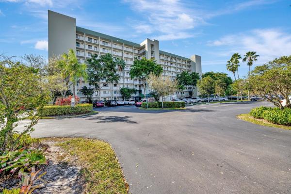 Water Chase At Cypress Bend, 2238 N Cypress Bend Dr #501, Pompano Beach, Florida 33069, image 1