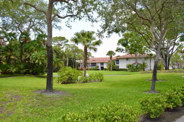 Dunbar Woods, 1143 Duncan Cir #202, Palm Beach Gardens, Florida 33418, image 2