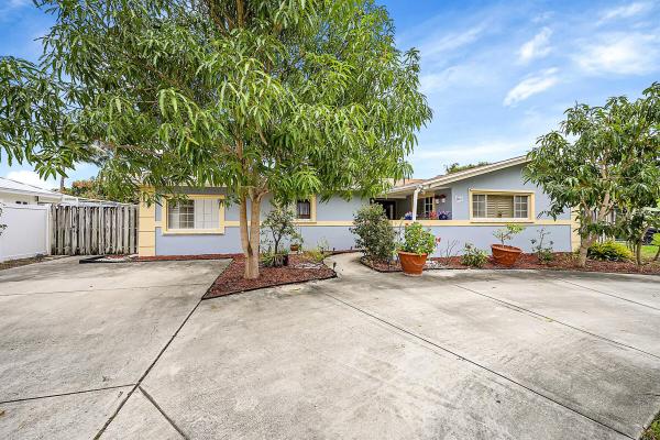 Deerfield Beach Gardens, 602 SE 6th Ave, Deerfield Beach, Florida 33441, image 1