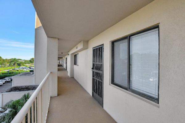 Huntington Lakes 2, 7076 Huntington Ln #407, Delray Beach, Florida 33446, image 3