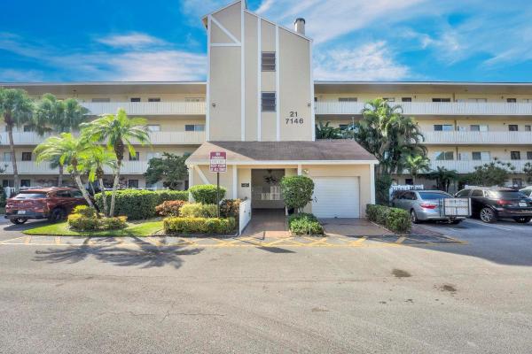 Huntington Lakes 3, 7146 Huntington Ln #208, Delray Beach, Florida 33446, image 1