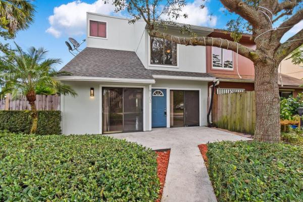 Place In The Woods At Pine Cone Estates, 9103 Green Meadows Way, Palm Beach Gardens, Florida 33418, image 1
