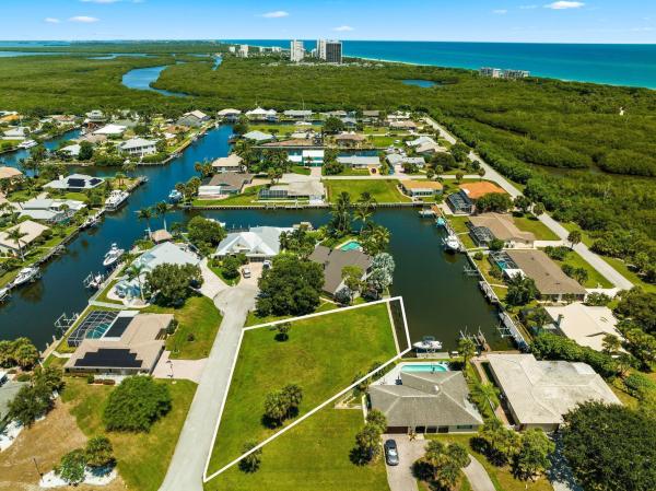 Queens Cove, 120 Queen Ann Ct, Fort Pierce, Florida 34949, image 1