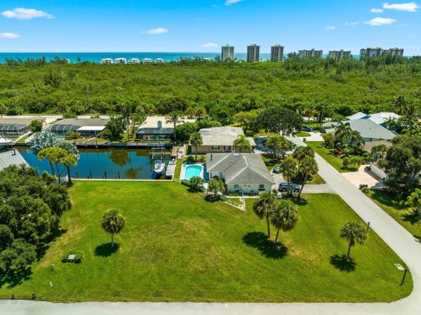 Queens Cove, 120 Queen Ann Ct, Fort Pierce, Florida 34949, image 2