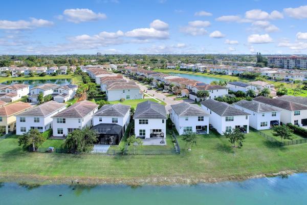 Veleiros At Crystal Lake, 4061 Pelicano Way, Deerfield Beach, Florida 33064, image 1