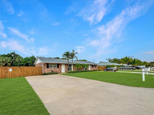 9201 Silverthorne Dr, Palm Beach Gardens, Florida 33403, image 1