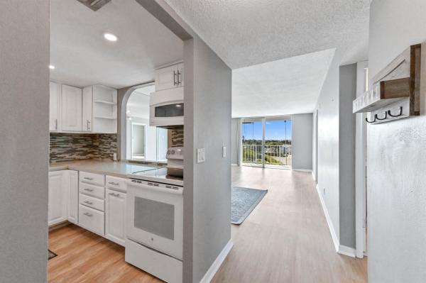 Breakwaters Of The Palm Beaches, 470 Executive Center Dr #5n, West Palm Beach, Florida 33401, image 1