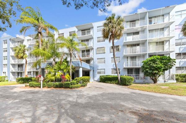 Breakwaters Of The Palm Beaches, 470 Executive Center Dr #5N, West Palm Beach, Florida 33401, image 1