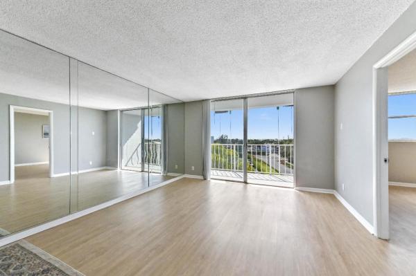Breakwaters Of The Palm Beaches, 470 Executive Center Dr #5N, West Palm Beach, Florida 33401, image 2