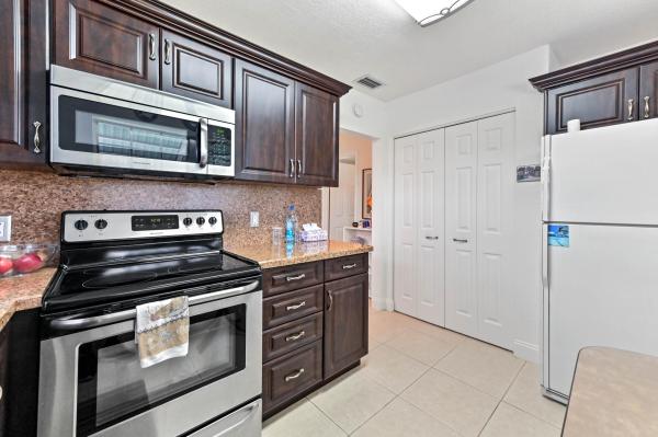 Country Manors, 352 Flamingo Ln, Delray Beach, Florida 33445, image 2