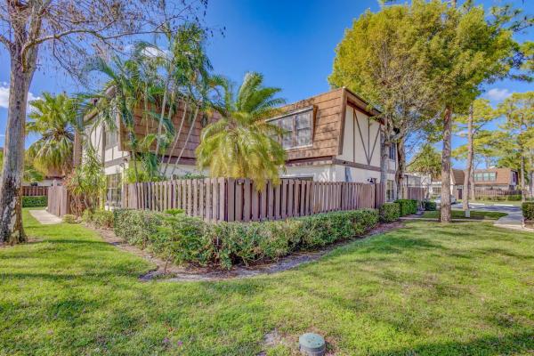 Weybridge Townhomes, 128 Weybridge Cir #B, Royal Palm Beach, Florida 33411, image 1