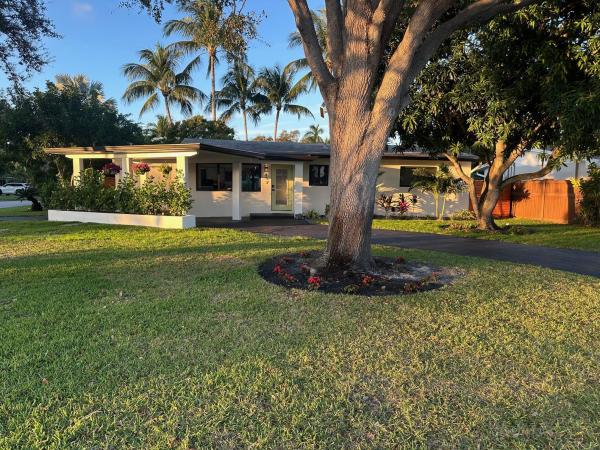 Tropical Manors, 317 NE 28th St, Wilton Manors, Florida 33334, image 1