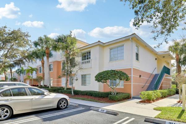 Fiore At The Gardens, 1212 Myrtlewood Cir E, Palm Beach Gardens, Florida 33418, image 2