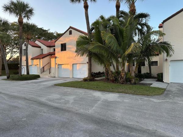 South Lake At Dos Lagos, 11 Via De Casas Sur #202, Boynton Beach, Florida 33426, image 1
