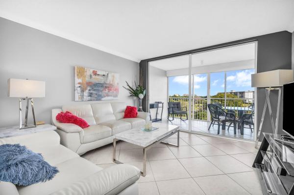 Palm-Aire Country Club 3, 2901 S Palm Aire Dr #607, Pompano Beach, Florida 33069, image 1