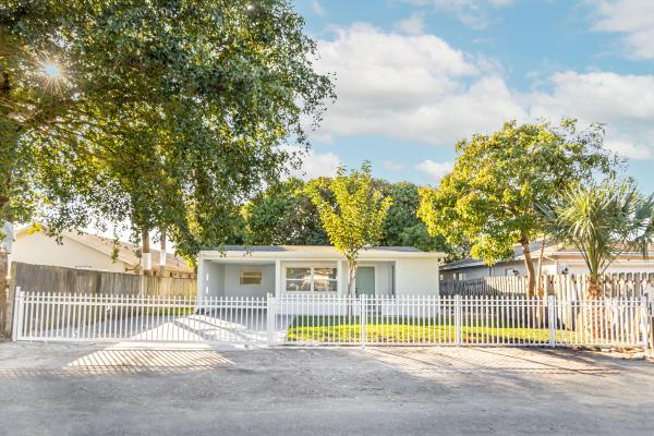 Atlantic Gardens Delray, 122 SW 10th Ave, Delray Beach, Florida 33444, image 1
