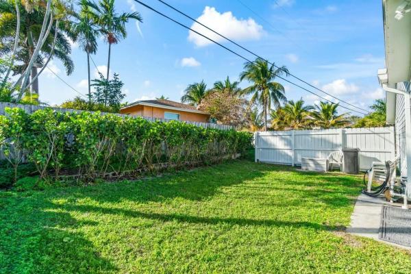 Floral Park Lantana, 6761 Eastview Dr, Lake Worth, Florida 33462, image 1