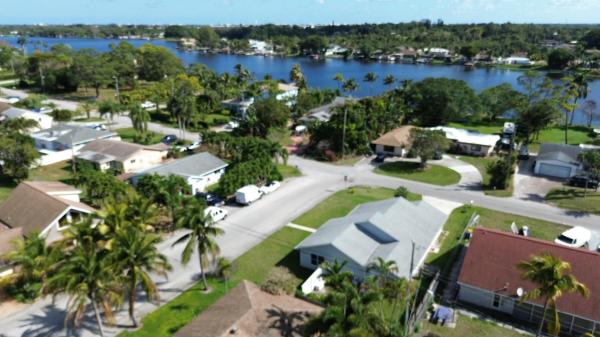 Floral Park Lantana, 6761 Eastview Dr, Lake Worth, Florida 33462, image 2