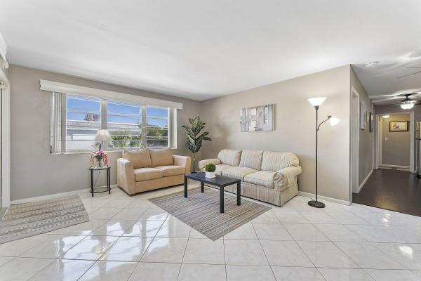 Lantana Gardens, 1300 S Broadway #18, Lantana, Florida 33462, image 1