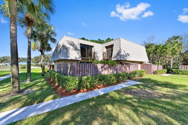 Village Of Sandalwood Lakes South, 5140 51st Way, West Palm Beach, Florida 33409, image 1