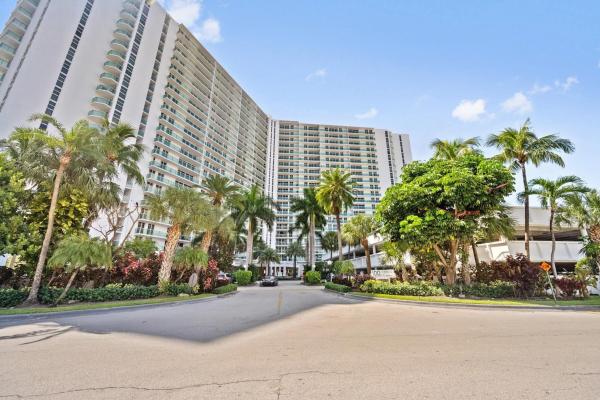 Arlen House East, 100 Bayview Dr #423, Sunny Isles Beach, Florida 33160, image 1