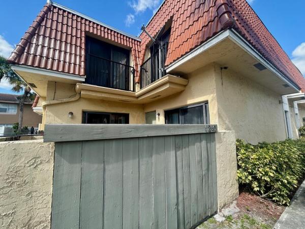 Woodlake Village Townhomes, 4240 NW 114th Ter #40, Coral Springs, Florida 33065, image 1