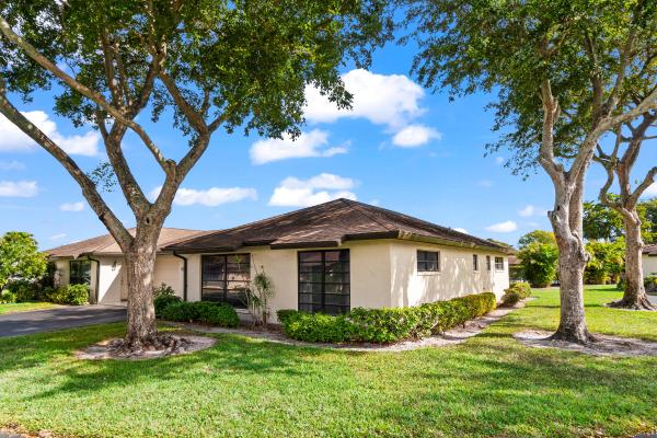 Greentree Villas, 10439 Quailwood Ln #B, Boynton Beach, Florida 33436, image 2