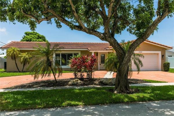 Coral Key Villas, 2231 NE Ne 46th St, Lighthouse Point, Florida 33064, image 1