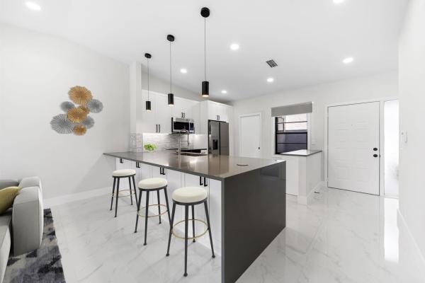Huntington Pointe, 6092 Kings Gate Cir, Delray Beach, Florida 33484, image 1