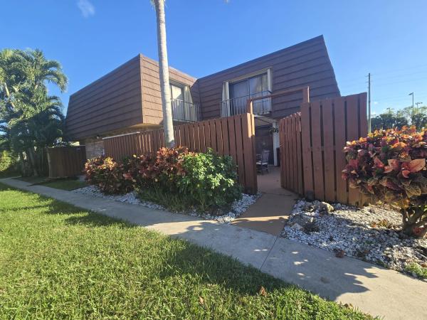 Lago Lucerne, 3960 August Dr #1, Lake Worth Beach, Florida 33461, image 1
