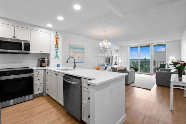 Le Chateau Royal, 3540 S Ocean Blvd #612, South Palm Beach, Florida 33480, image 1