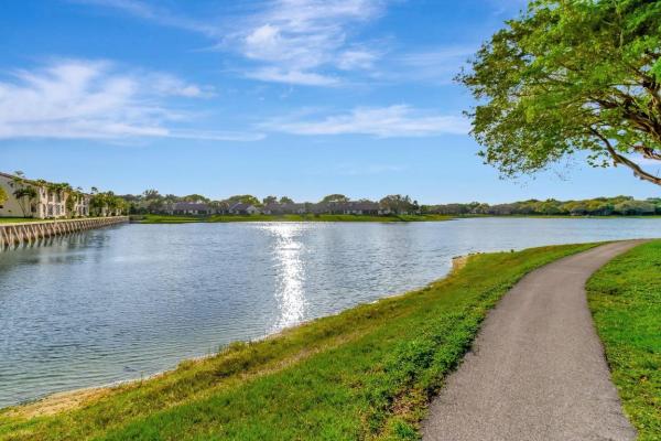 Lake Windwood, 330 Palmwood Pl #207, Boca Raton, Florida 33431, image 1